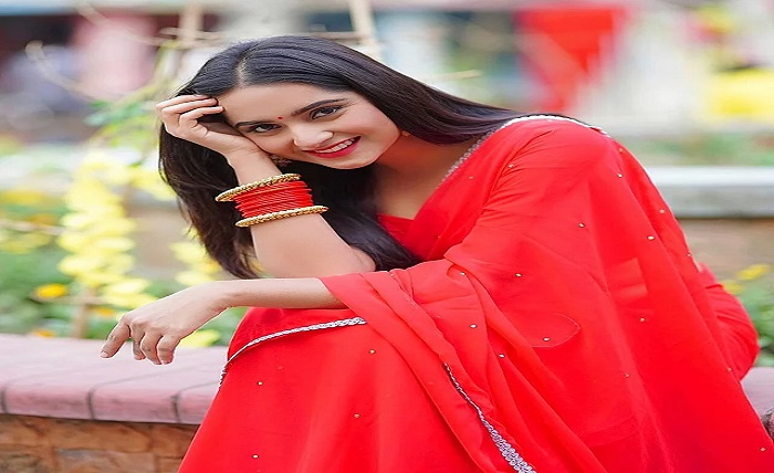 লাল শাড়ি পড়া প্রোফাইল পিক